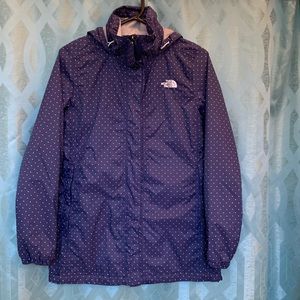 The North Face women’s size medium long sleeve zip up jacket, 2 zip pockets,